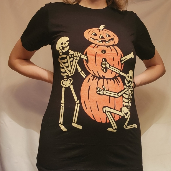 skeletons building snowman xmas tshirt - Picture 5 of 6